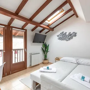 Ipar Kale - Baskeyrentals , Mutriku España